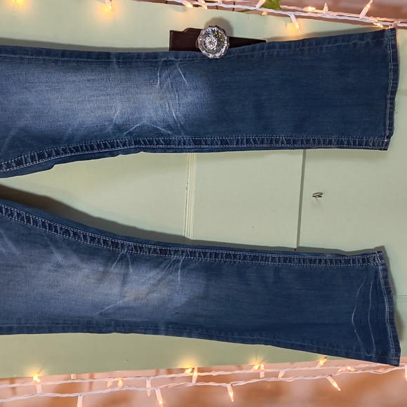 Women's Miss Me Sparkle Embellished Back Pocket Yolk Bootcut Jean 26 × 30 - Picture 3 of 15